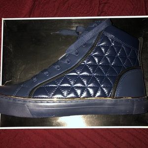 High top guess sneakers
